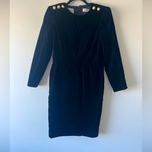 Karin Steven Petites Black Velvet Dress With Back Slit In Size 8 - Picture 1 of 9